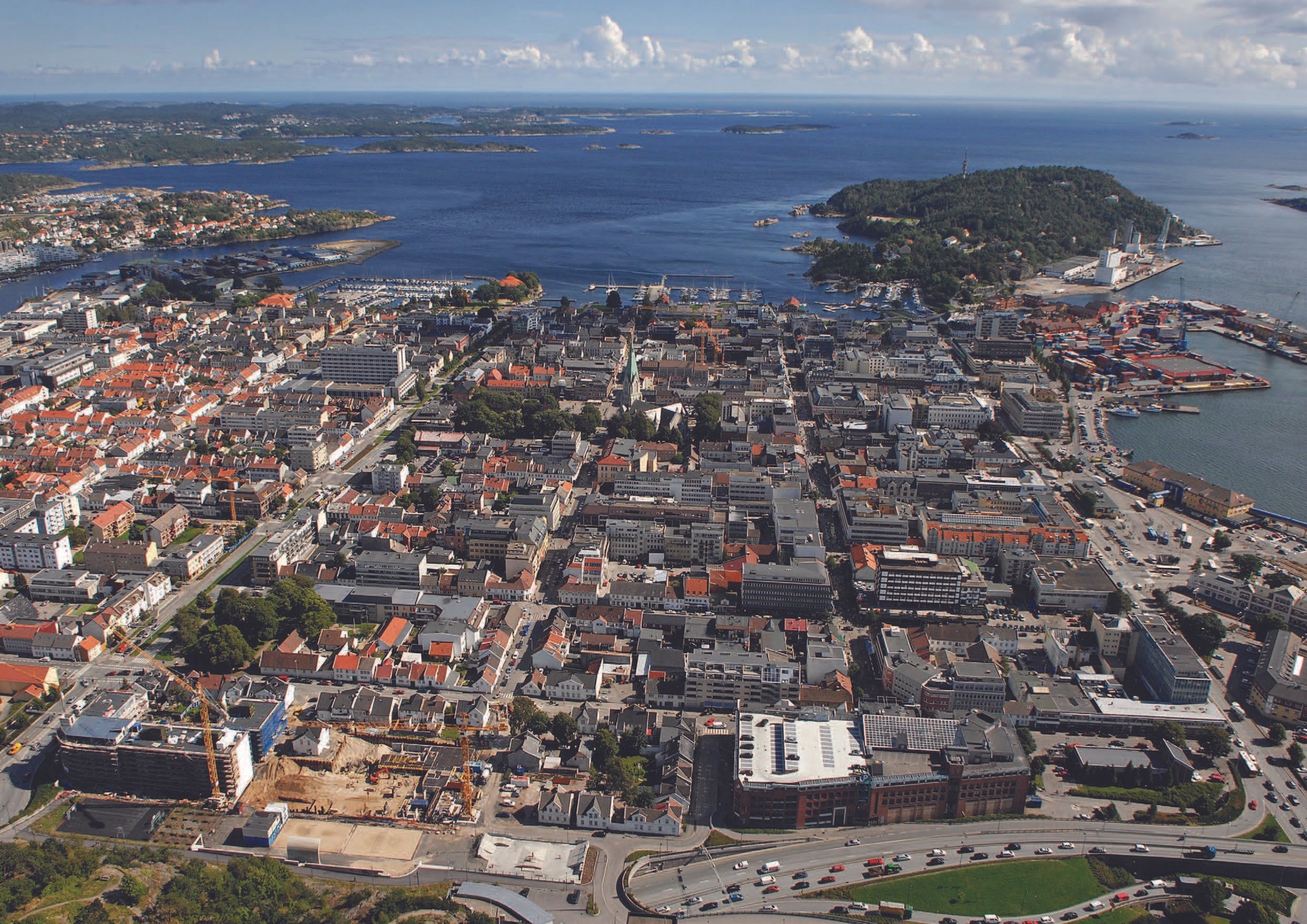 Caption: The construction site is designed to enable fossil free construction operations and transport, contributing to reduced greenhouse gas emissions.
